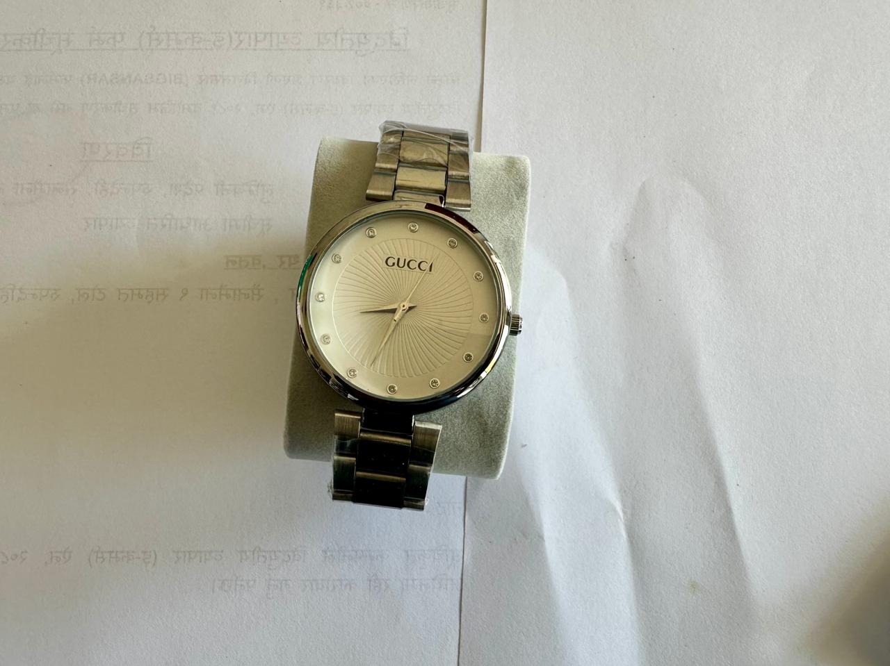 gucci hand watch